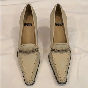 Stuart Weizman heel. Size 6. Brand new !
